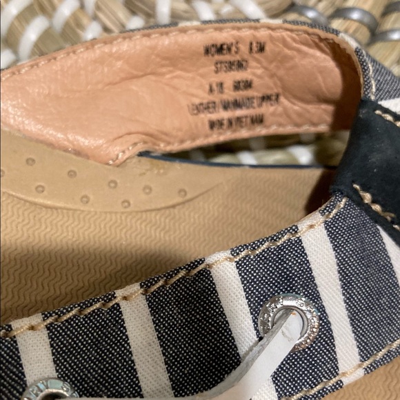 Sperry flip flops blue and white striped - Picture 3 of 4